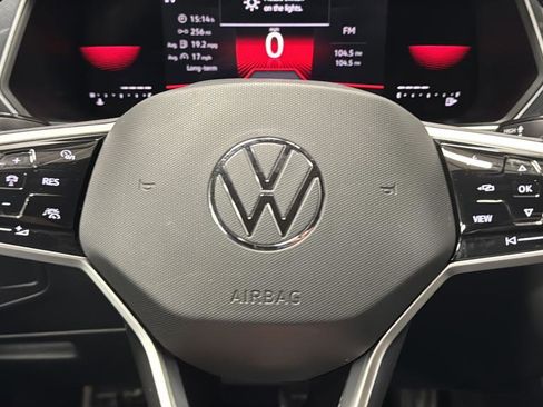 Used 2022 Volkswagen Tiguan SE R-Line image 16