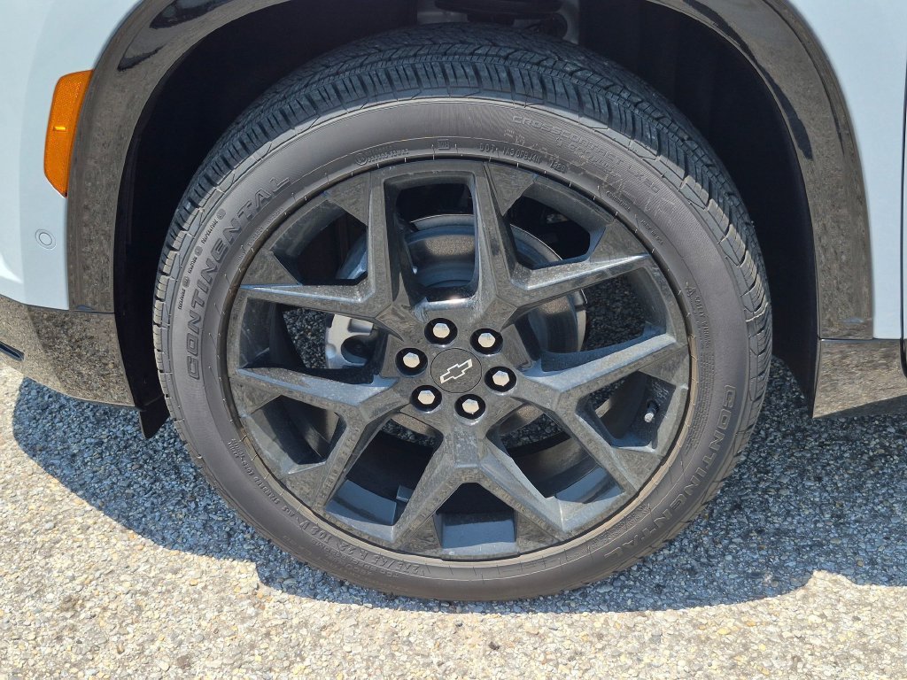 New 2026 Chevrolet Traverse RS w/ LPO, Floor Liner Package FWD image 11