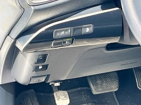 Used 2020 Toyota Prius Prime LE FWD image 10