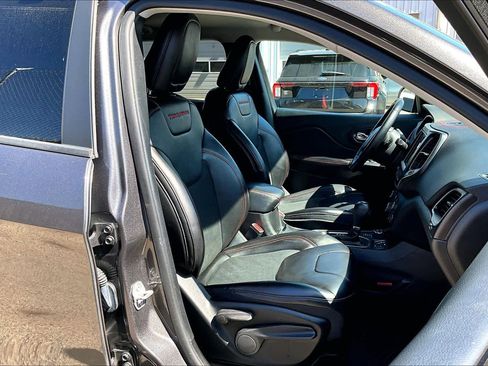 Used 2019 Jeep Cherokee Trailhawk w/ Comfort/Convenience Group image 11