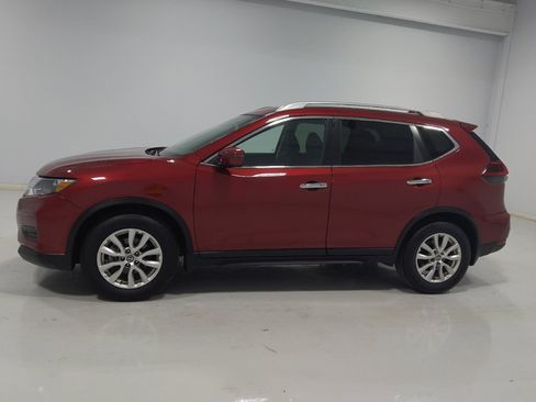 Used 2020 Nissan Rogue SV FWD image 2