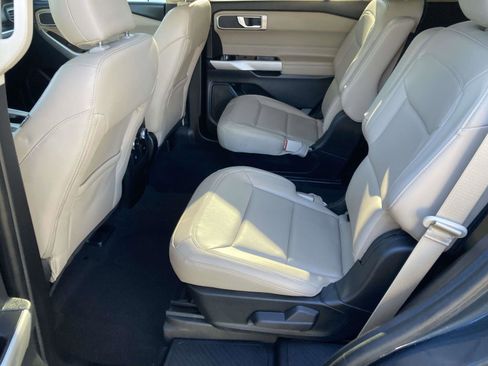 Used 2022 Ford Explorer XLT w/ Equipment Group 202A image 18