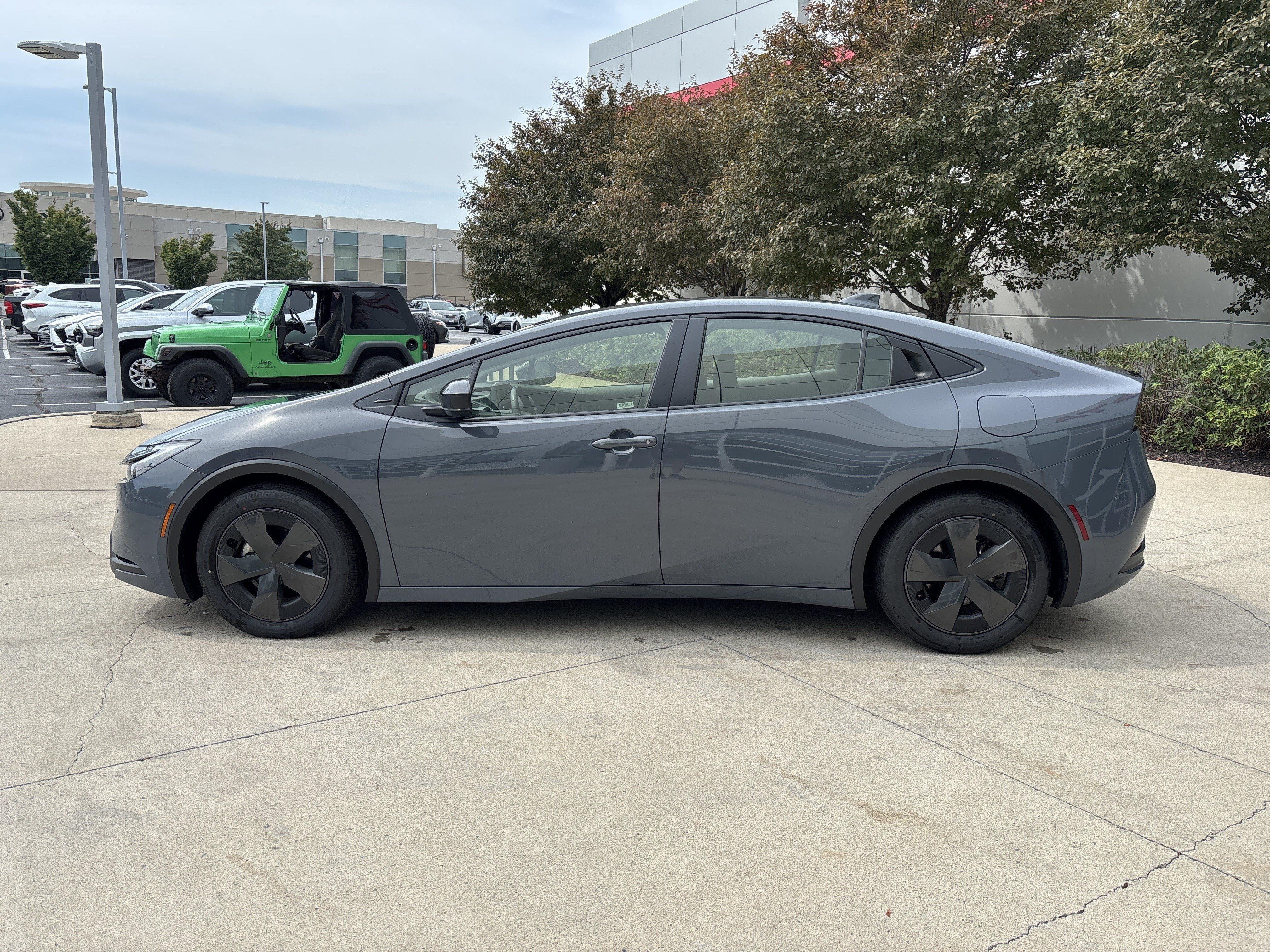 Certified 2025 Toyota Prius LE FWD image 9