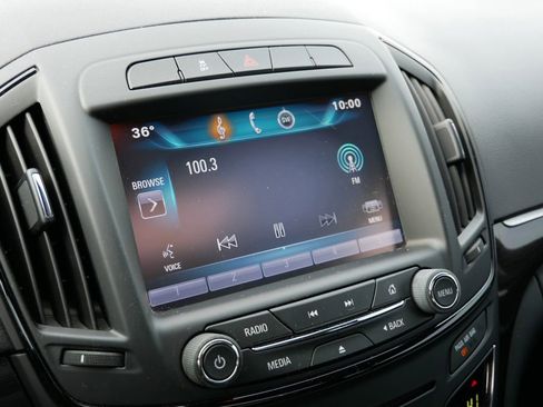 Used 2015 Buick Regal image 18