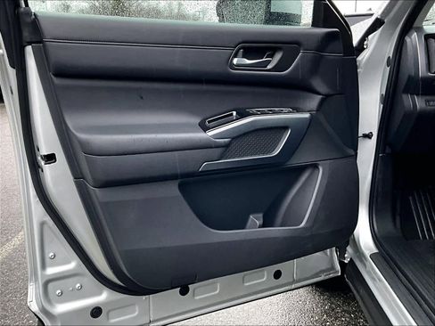 Used 2024 Nissan Pathfinder SL w/ SL Premium Package image 9