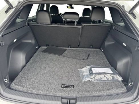 New 2026 Volkswagen Atlas Cross Sport SE FWD image 13