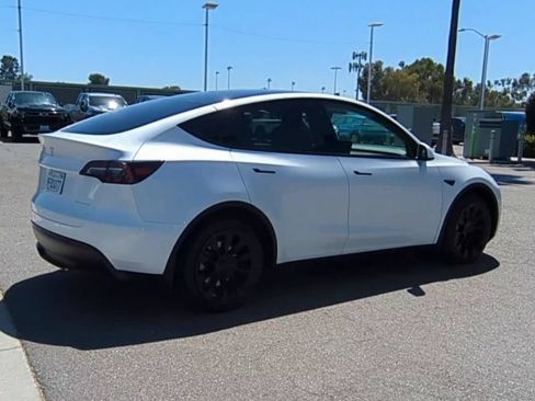 Used 2023 Tesla Model Y Long Range AWD/4WD image 8