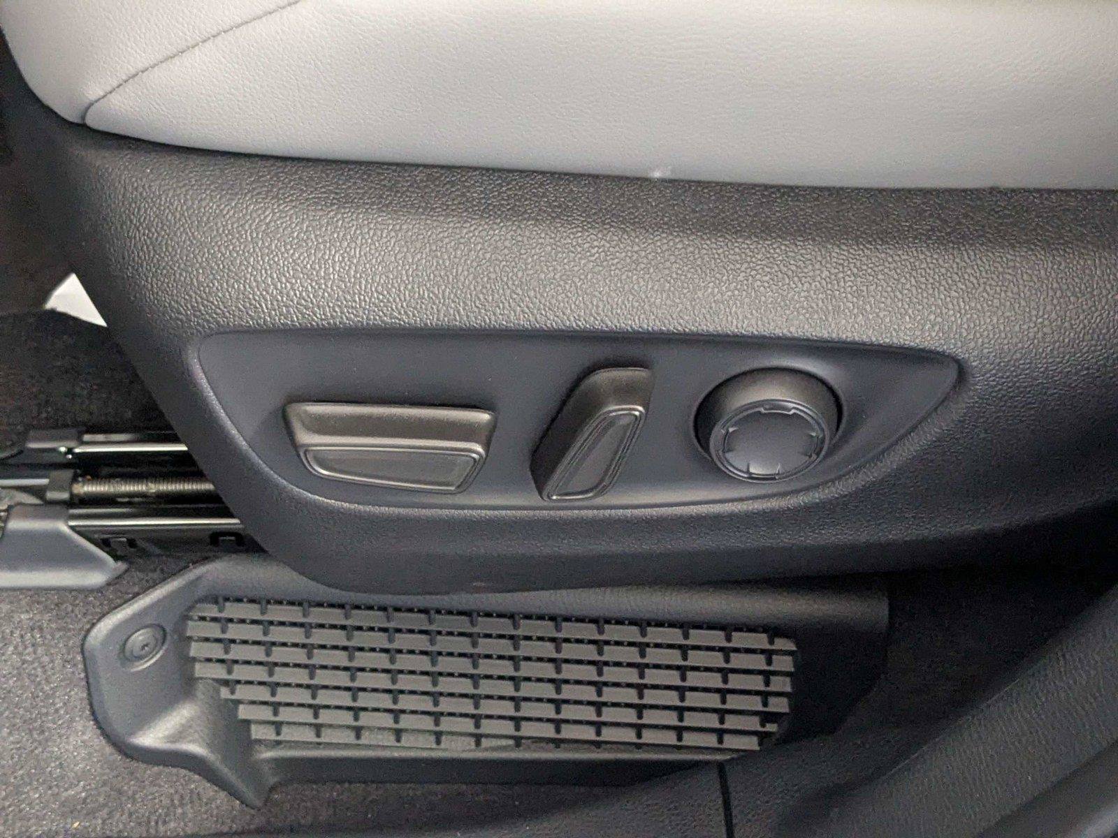 Certified 2025 Toyota Sienna XLE FWD image 13