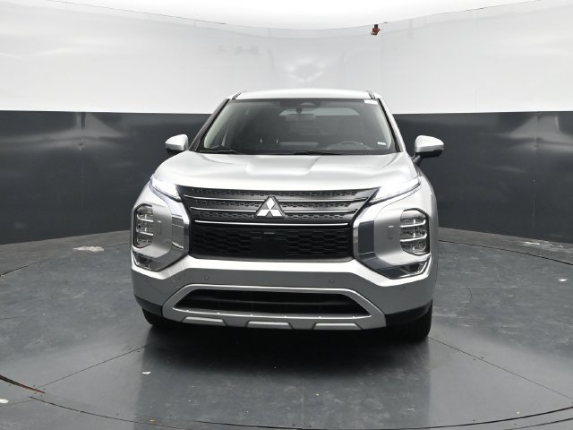 Used 2024 Mitsubishi Outlander SE AWD/4WD image 2