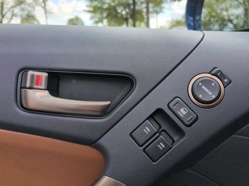 Used 2015 Hyundai Genesis 3.8 image 14