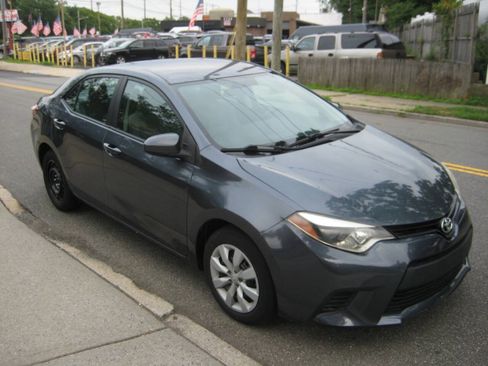 Used 2014 Toyota Corolla LE FWD image 3