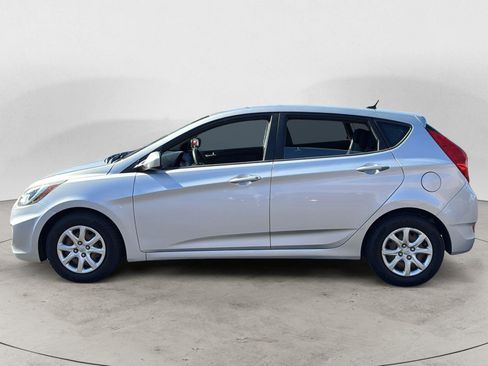 Used 2012 Hyundai Accent GS image 3