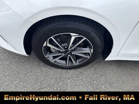 Used 2024 Kia Forte LXS image 11