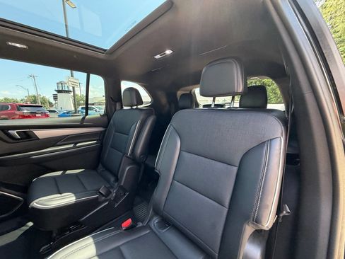 Used 2025 Buick Enclave Preferred w/ Power Package AWD/4WD image 17
