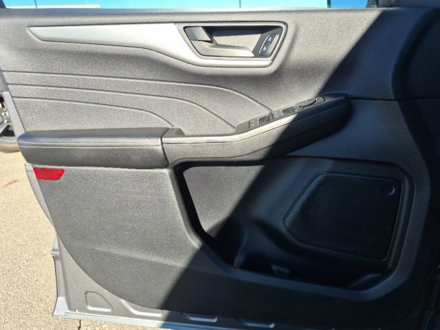 Used 2025 Ford Escape Active AWD/4WD image 10