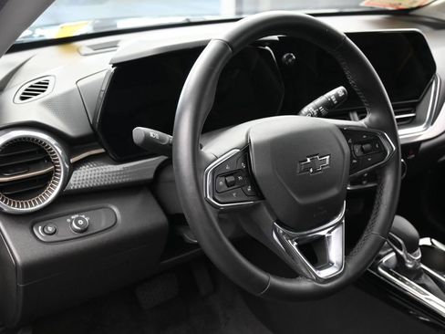 Used 2025 Chevrolet Trax ACTIV FWD image 15