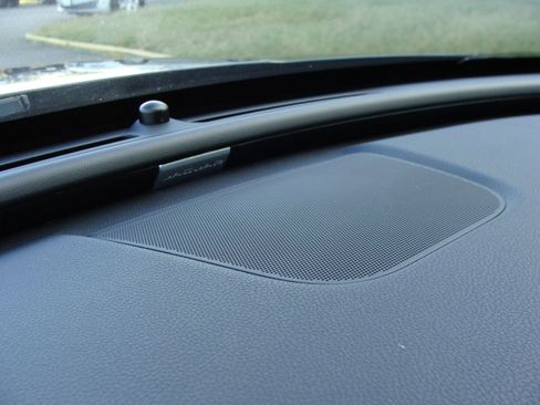 Used 2017 Jaguar XF Premium image 34