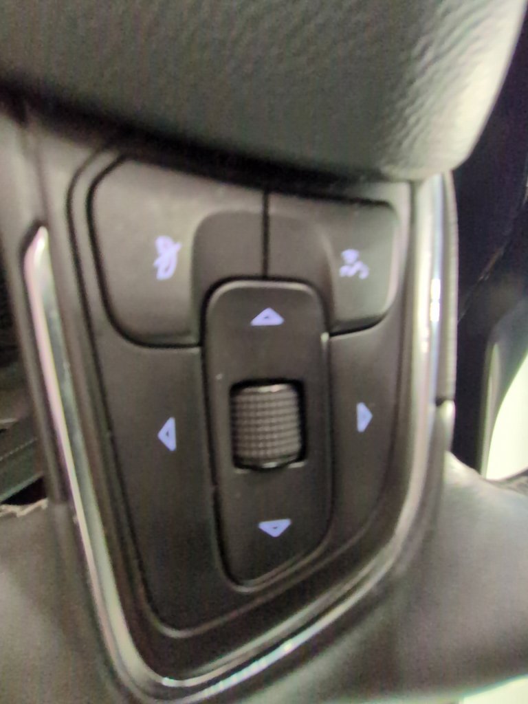 Used 2023 Buick Envision Avenir AWD/4WD image 16