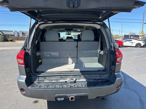 Used 2016 Toyota Sequoia Limited w/ Safety & Convenience Package image 9