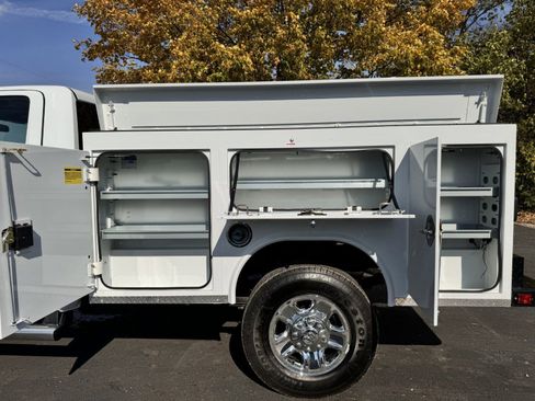 New 2024 RAM 3500 Tradesman w/ Chrome Appearance Group AWD/4WD image 12