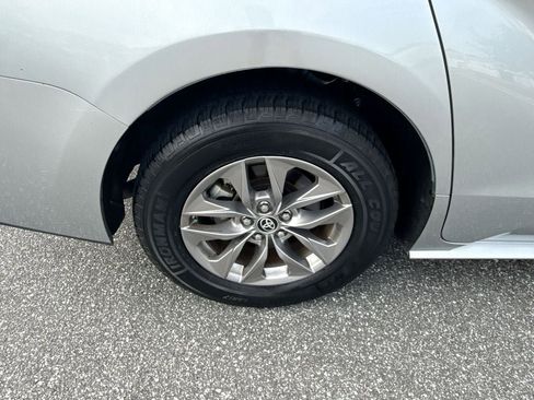 Used 2024 Toyota Sienna XLE image 27