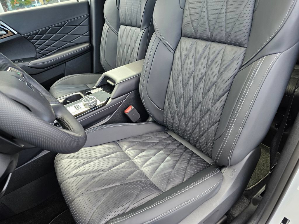 New 2026 Mitsubishi Outlander 4WD Plug-In Hybrid image 18