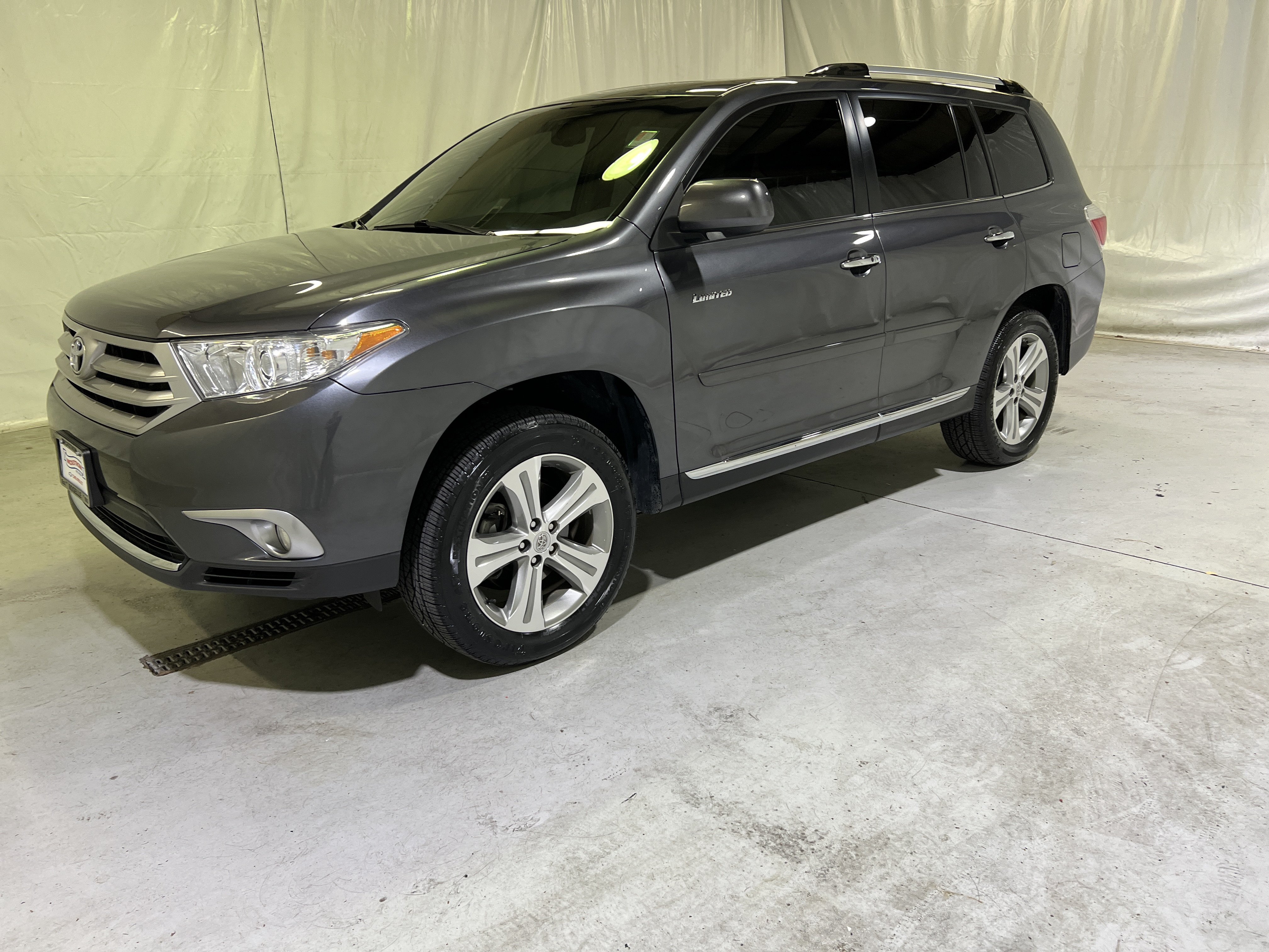 Used 2011 Toyota Highlander Limited w/ Tow Pkg FWD image 6