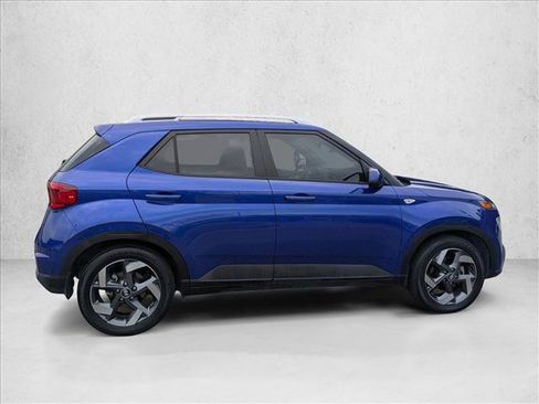 Used 2022 Hyundai Venue Limited FWD image 4