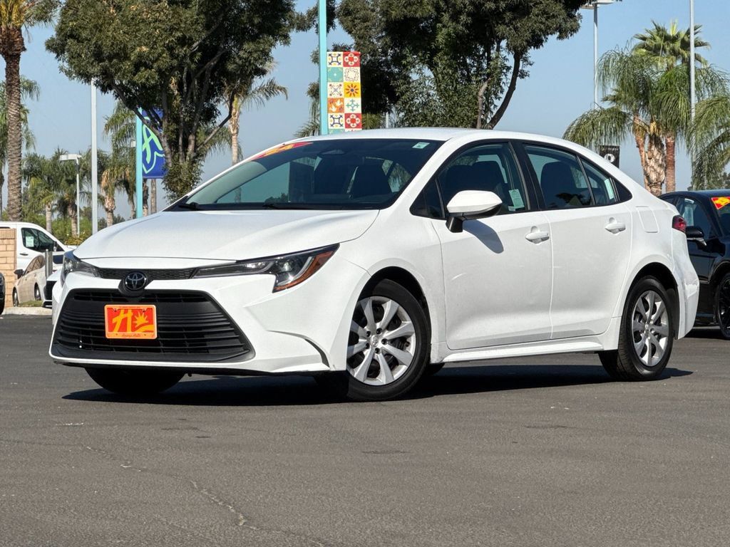 Used 2024 Toyota Corolla LE FWD image 1