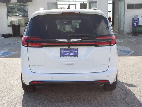 New 2026 Chrysler Pacifica Pinnacle image 5