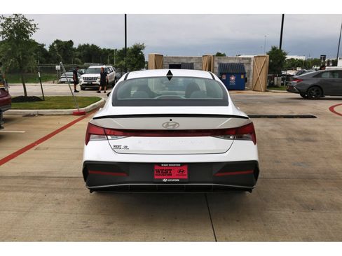 Certified 2025 Hyundai Elantra Sport FWD image 8