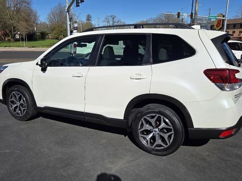 Used 2020 Subaru Forester Premium image 12