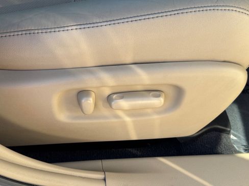 Used 2012 Toyota Highlander Limited image 15