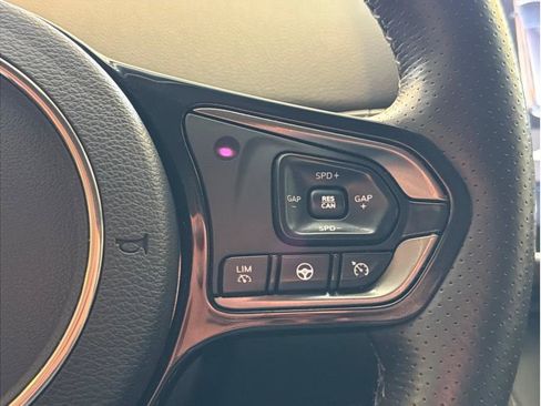 Used 2024 VinFast VF 8 Eco image 15