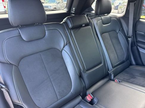 Used 2023 Jeep Grand Cherokee Altitude AWD/4WD image 23