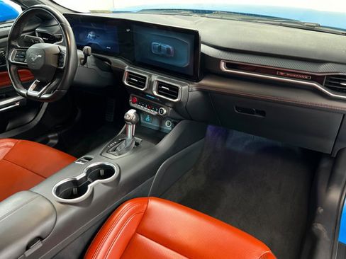 Used 2025 Ford Mustang Premium RWD image 17