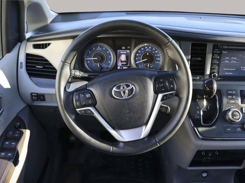 Used 2019 Toyota Sienna XLE image 23