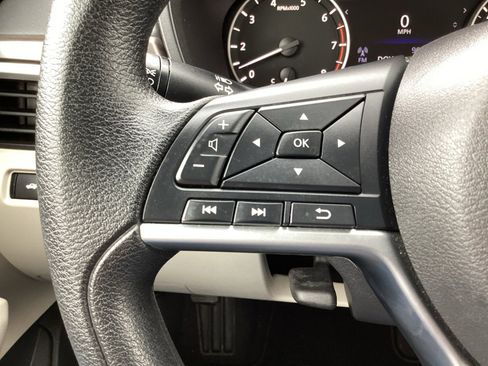Used 2024 Nissan Altima 2.5 SV FWD image 18