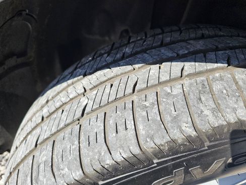 Used 2018 Ford Explorer XLT w/ Equipment Group 202A AWD/4WD image 76