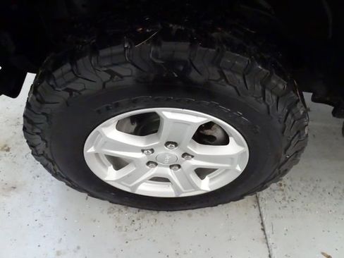 Used 2018 Jeep Wrangler Sport S image 19