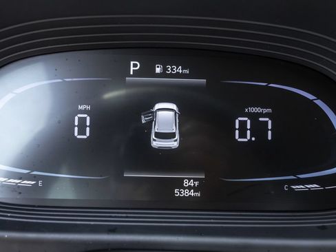 Certified 2025 Hyundai Venue Limited FWD image 25