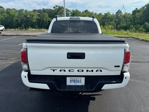 Used 2023 Toyota Tacoma TRD Off-Road w/ TRD Premium Off Road Package AWD/4WD image 4