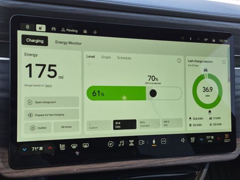 Used 2023 Rivian R1S Adventure image 21