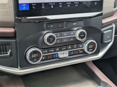 Used 2024 Ford Expedition Limited image 23