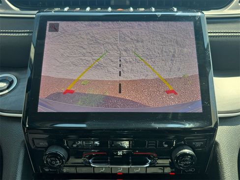 Used 2023 Jeep Grand Cherokee Limited image 15