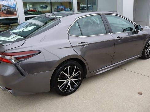 Used 2023 Toyota Camry SE image 9