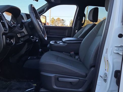 Used 2024 RAM 2500 Tradesman w/ Chrome Appearance Group image 13