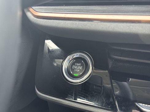 Certified 2025 Buick Envision Sport Touring image 17