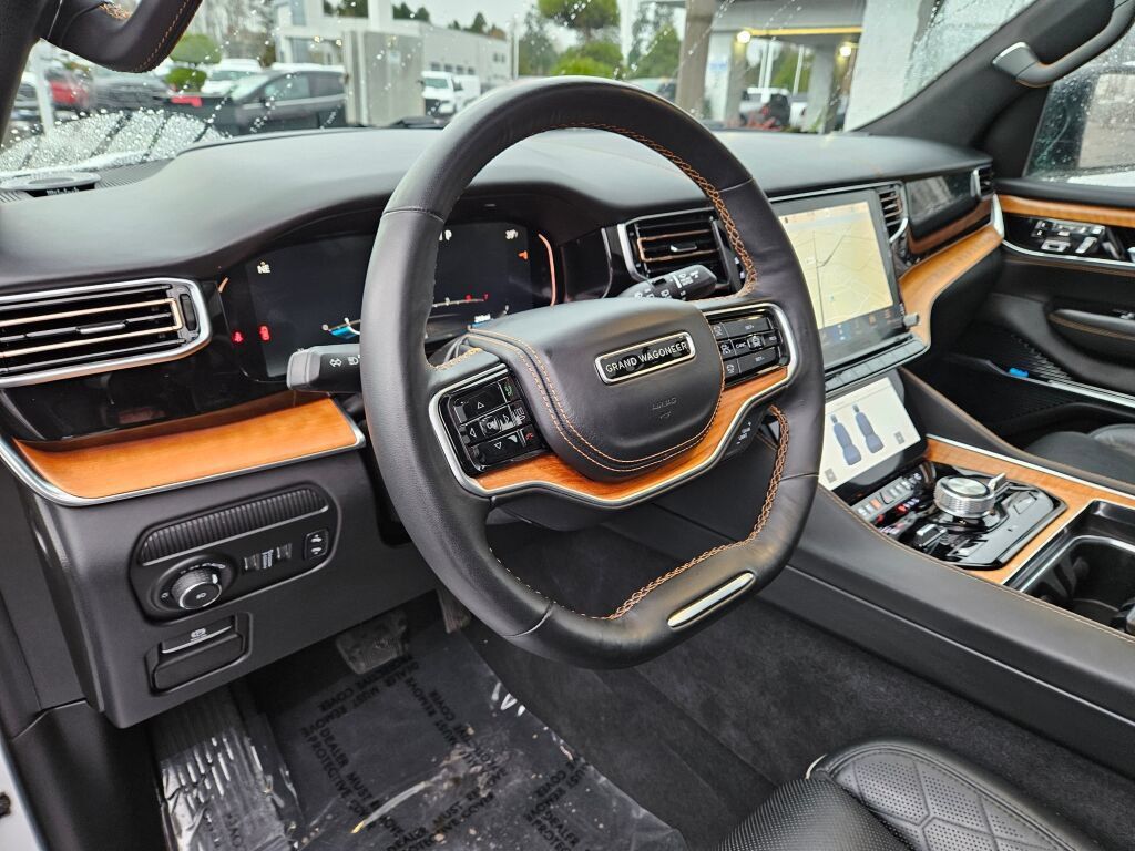 Used 2024 Jeep Grand Wagoneer L Series III AWD/4WD image 23