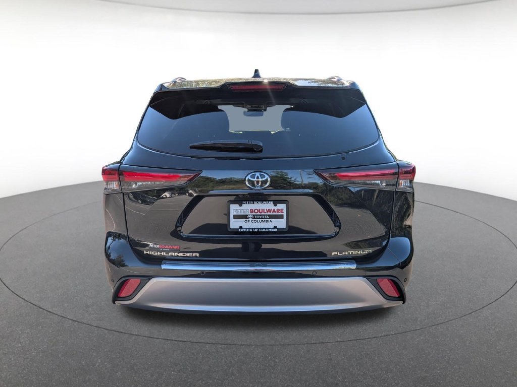 Used 2024 Toyota Highlander Platinum FWD image 5